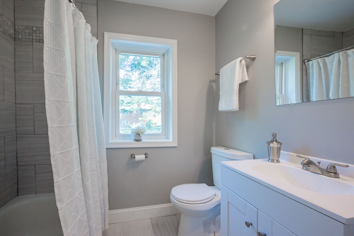 70 E Cleveland Ave Unit 1, Newark, DE 19711 Apartments in Newark, DE