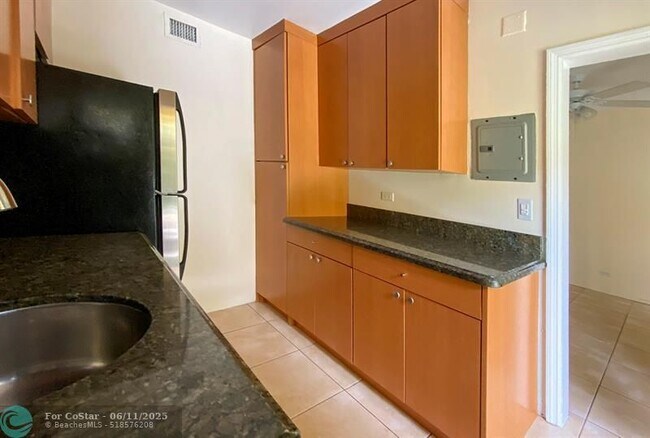 Foto del edificio - 727 NE 16th Ave