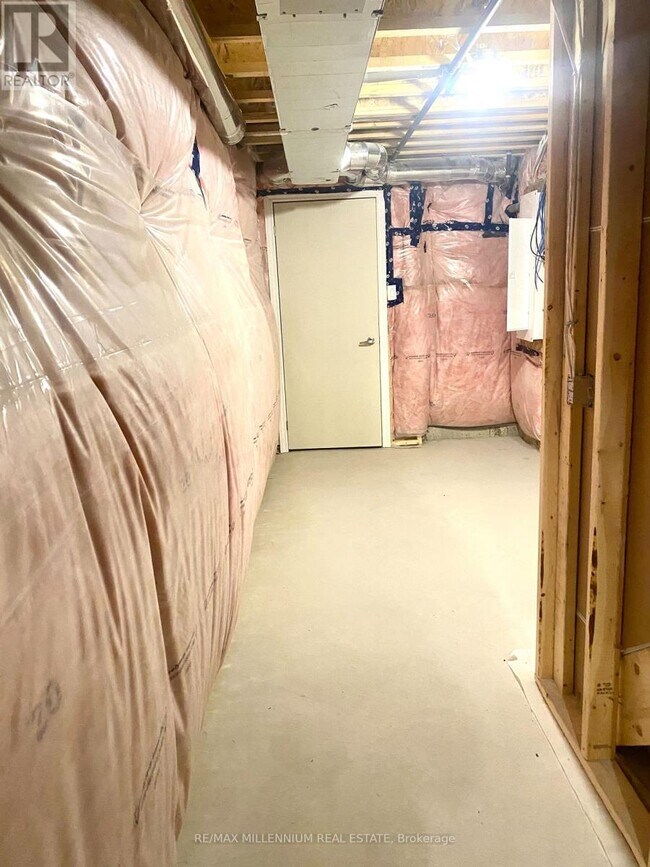 Building Photo - 289 Russell St