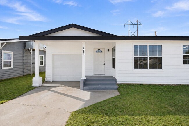 Building Photo - 1213 Patton Dr