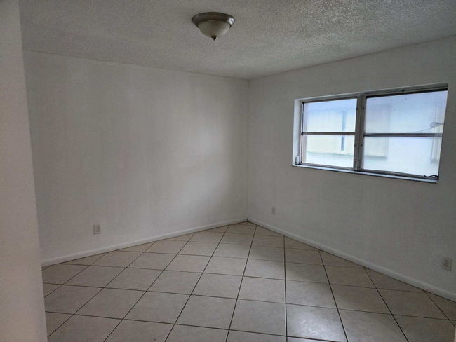 Building Photo - 2128 Roosevelt St