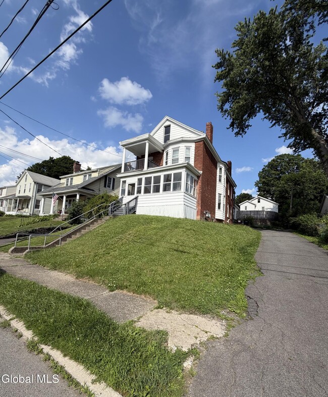 Building Photo - 26 Kinloch Ave