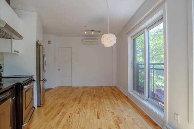 Photo du bâtiment - 1290 Rue Sherbrooke E