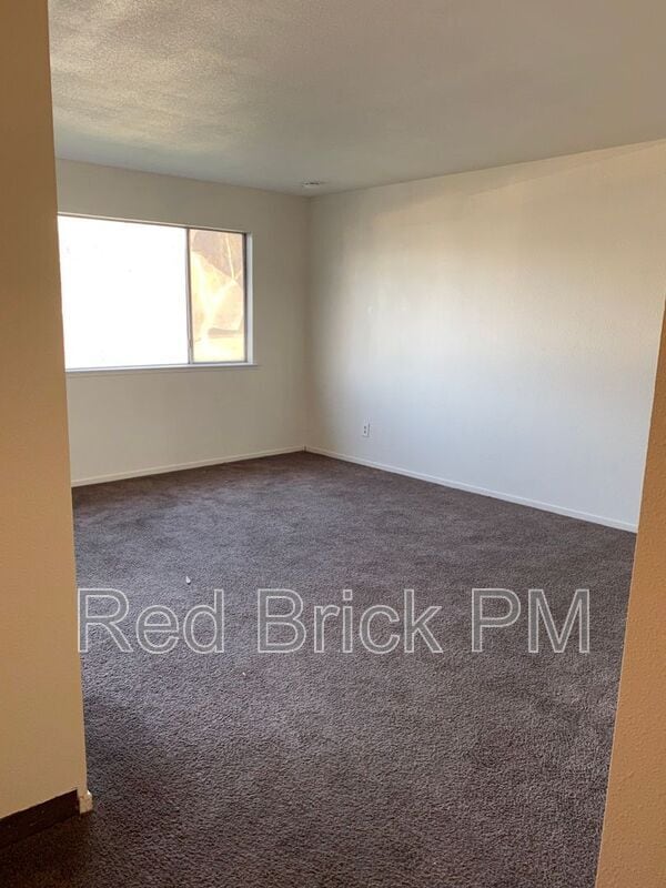 Foto del edificio - 3326 Carson Ct
