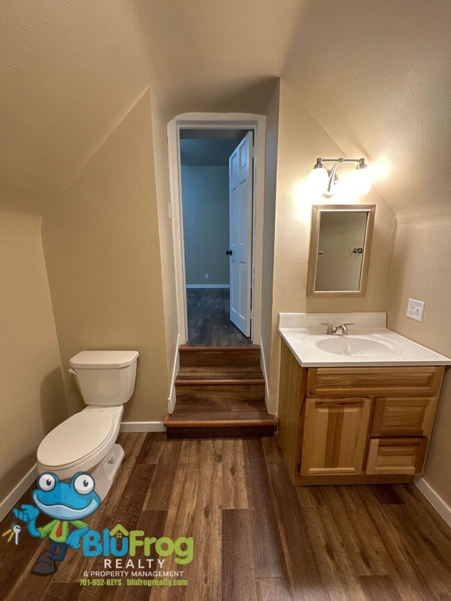 Building Photo - EZ - 202 Triplex