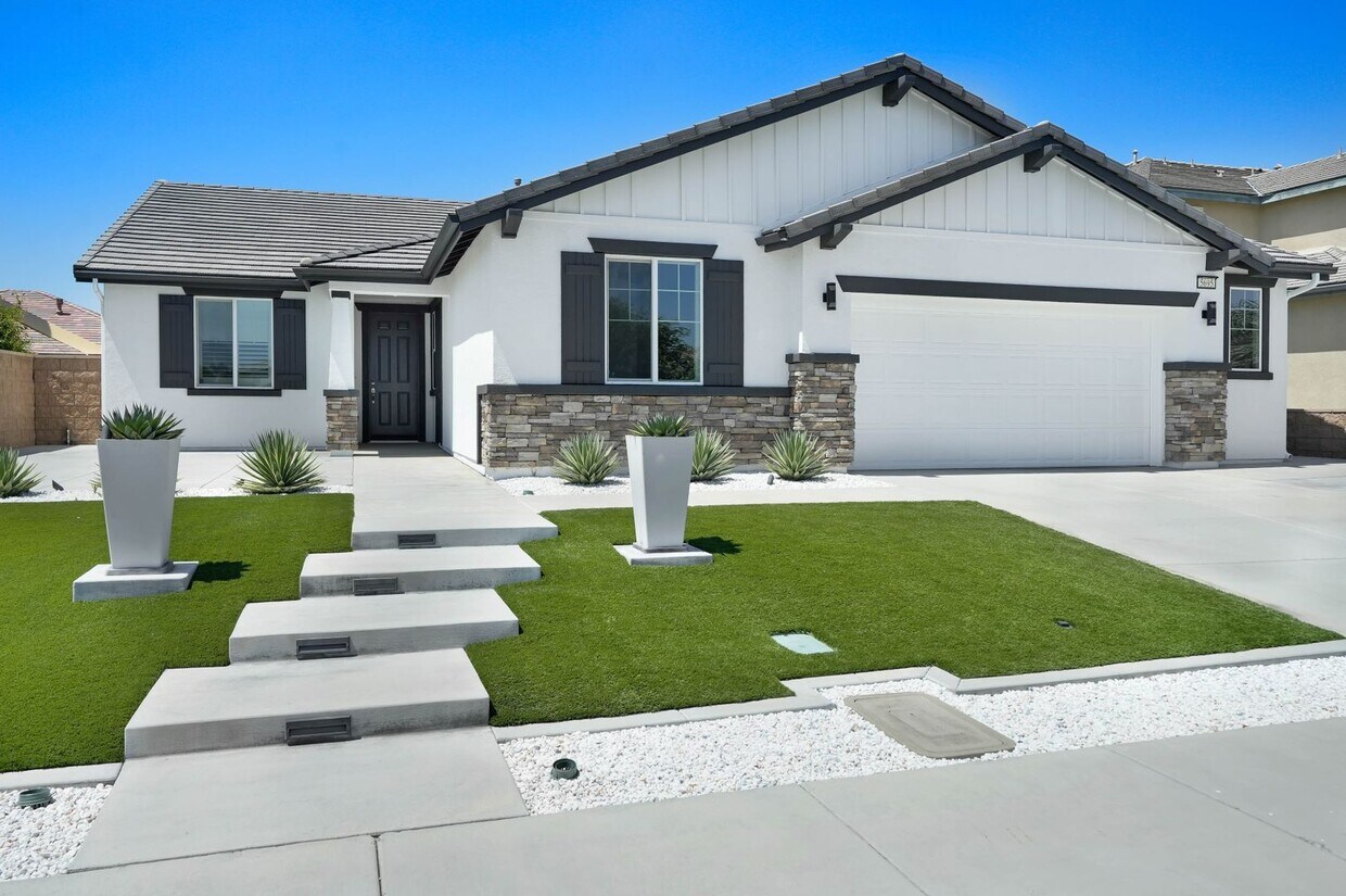 Primary Photo - Completely Custom Single-Story 4 Bedroom, ...