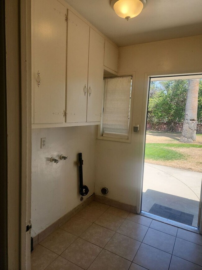 Foto del edificio - Charming property in Bakersfield – Minutes...