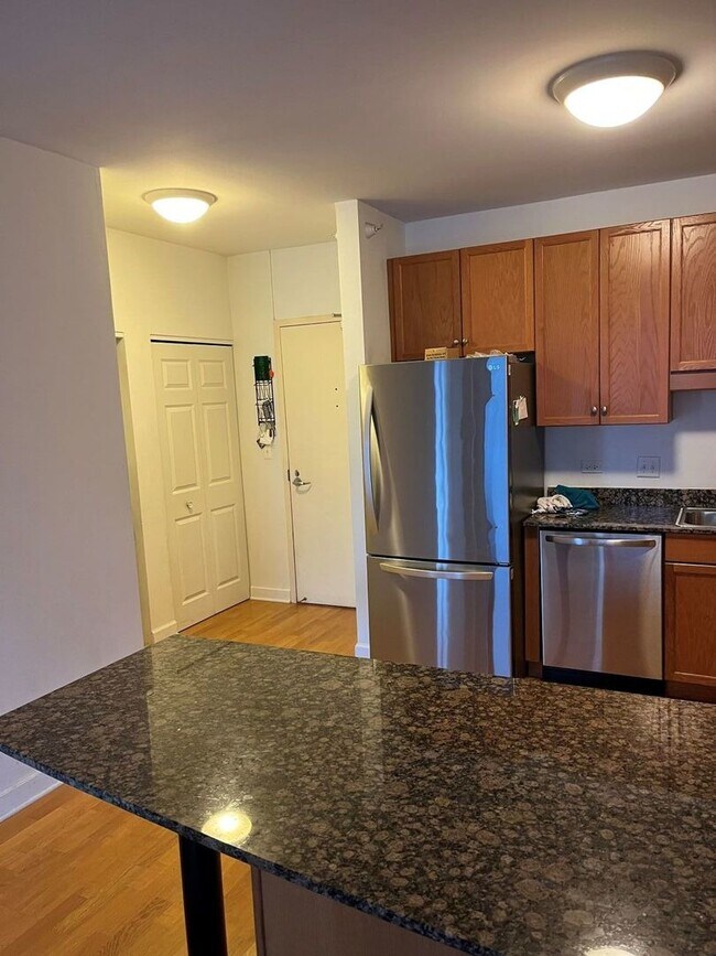 Foto del edificio - 1101 S. State