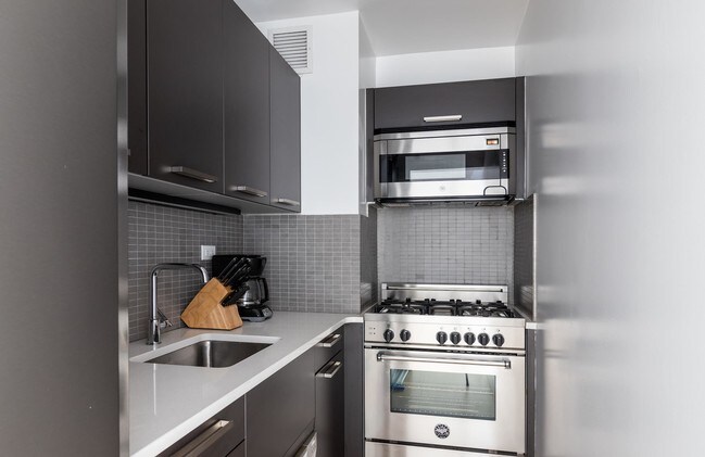 Building Photo - 222 East 39th Street