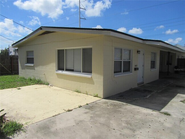 Foto del edificio - 3023 28th St N