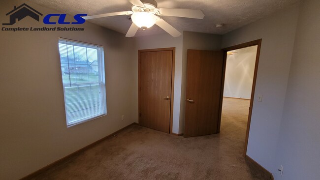 Building Photo - 554 College Ave