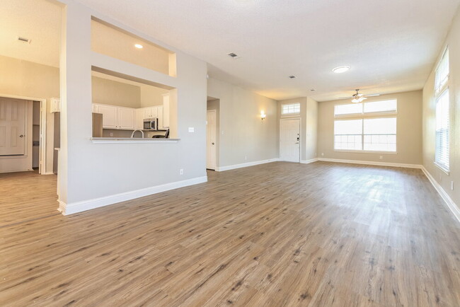 Building Photo - 4906 Clay Dr