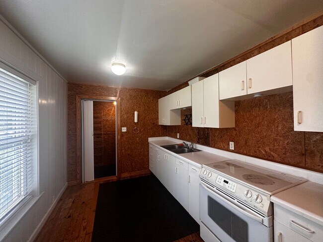 Building Photo - 334 E Palmer Ave