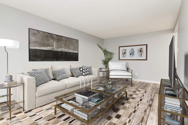 Building Photo - Linda Manor