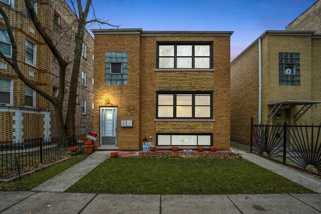 Foto del edificio - 6158 N Hoyne Ave
