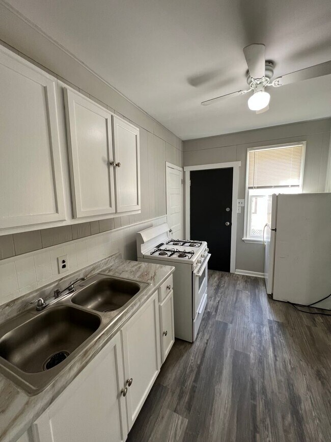 Building Photo - 6210 Bonna Avenue