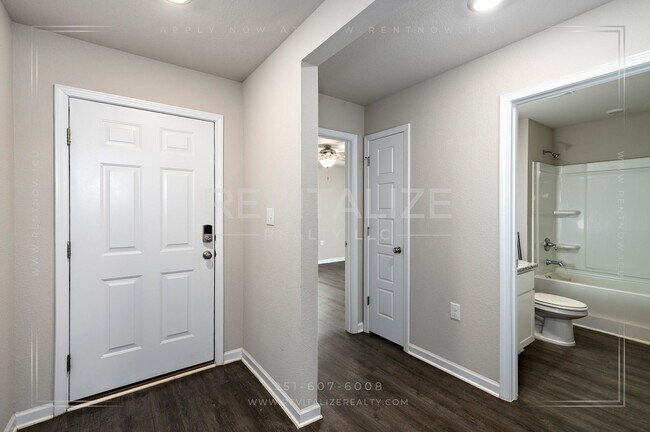 Foto del edificio - 8072 Irwin Loop