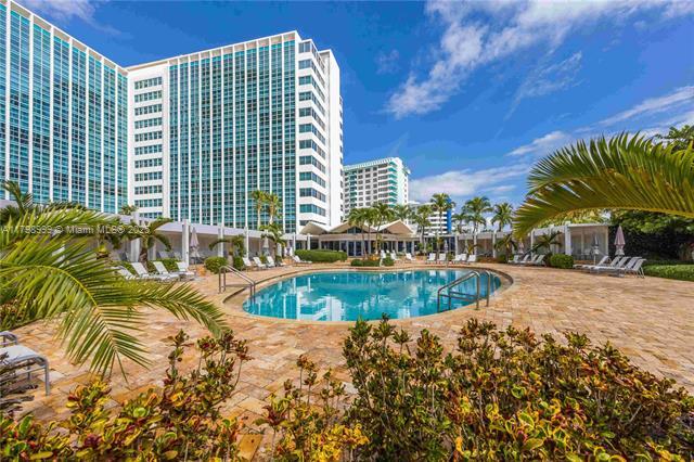 Foto del edificio - 5055 Collins Ave