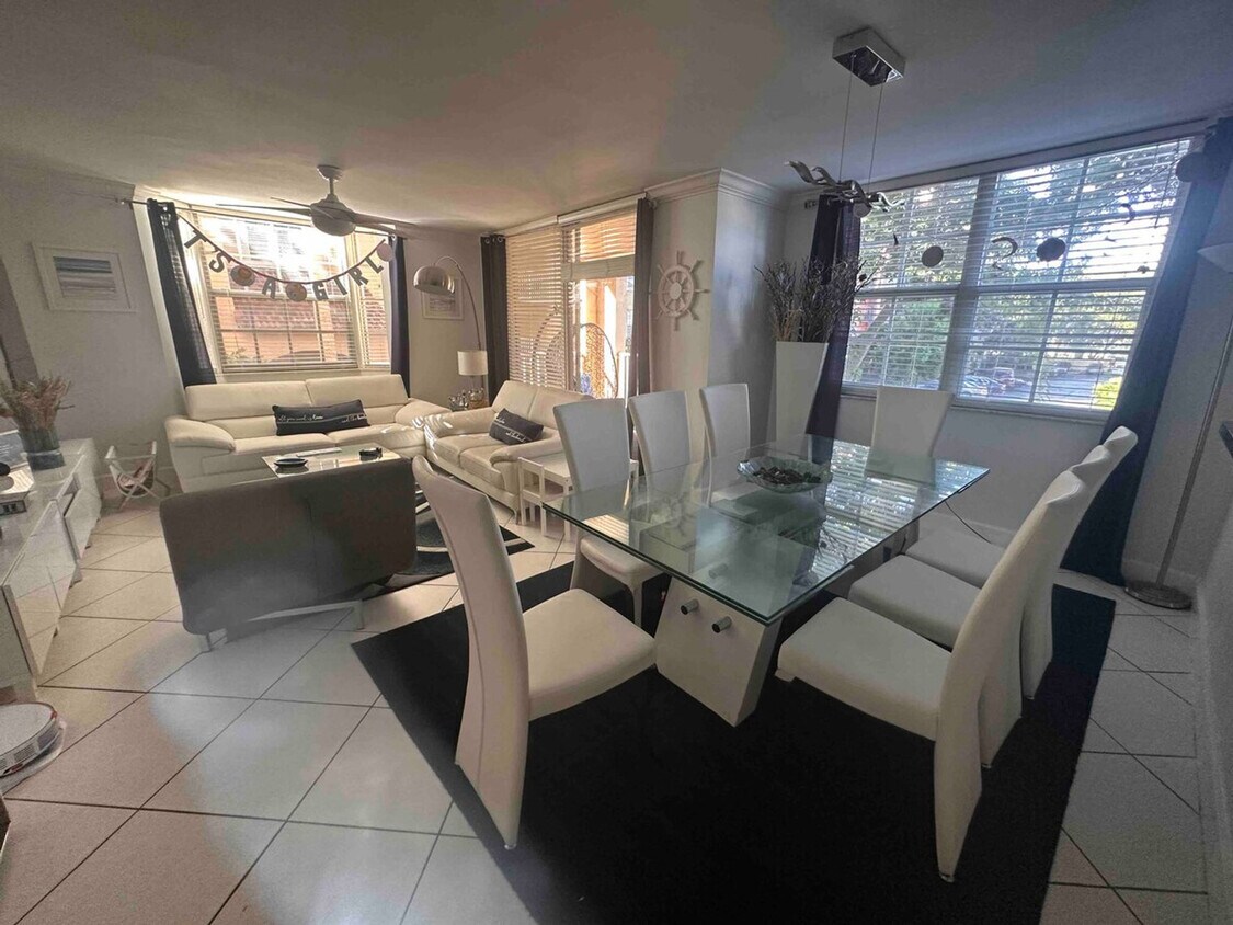 Foto principal - 19601 E Country Club Dr