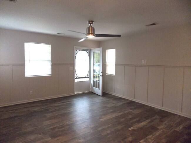 Foto del edificio - 221 Addison Cottage Way