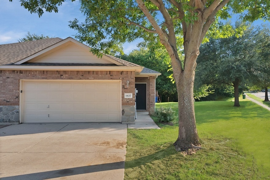 Primary Photo - 1427 Piedmont Dr