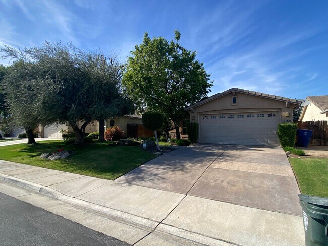 Foto del edificio - Gated Community of Grand Island in Seven Oaks 2 BD 2 BA Gorgeous House