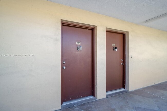 Foto del edificio - 13700 SW 62nd St