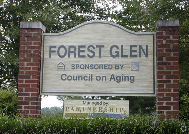 Building Photo - Forest Glen