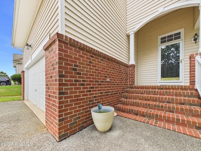 Foto del edificio - 5500 Yates Garden Ln