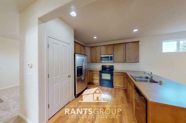 Building Photo - Spacious Summerwalk Home: 4 Bed + Den, Pri...