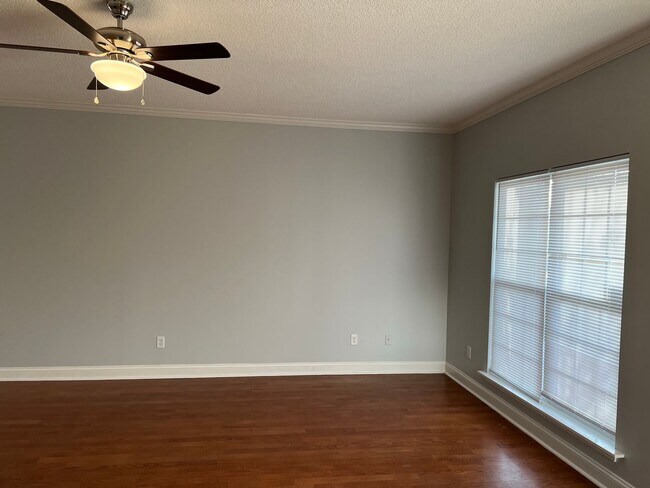 Foto del edificio - 146 Mayfield Dr