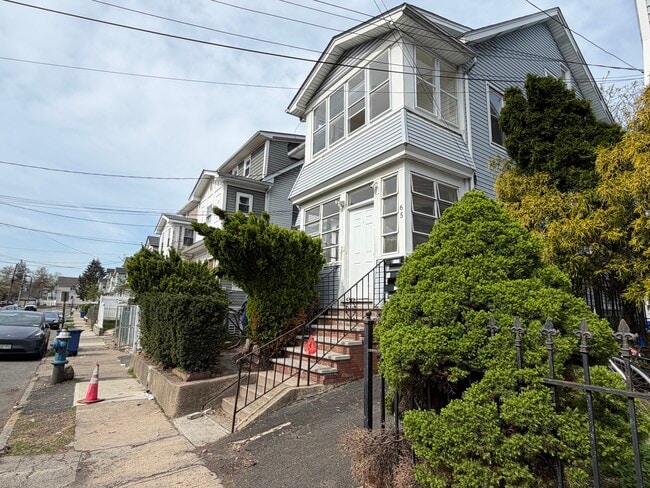 Building Photo - 65 Durand Pl