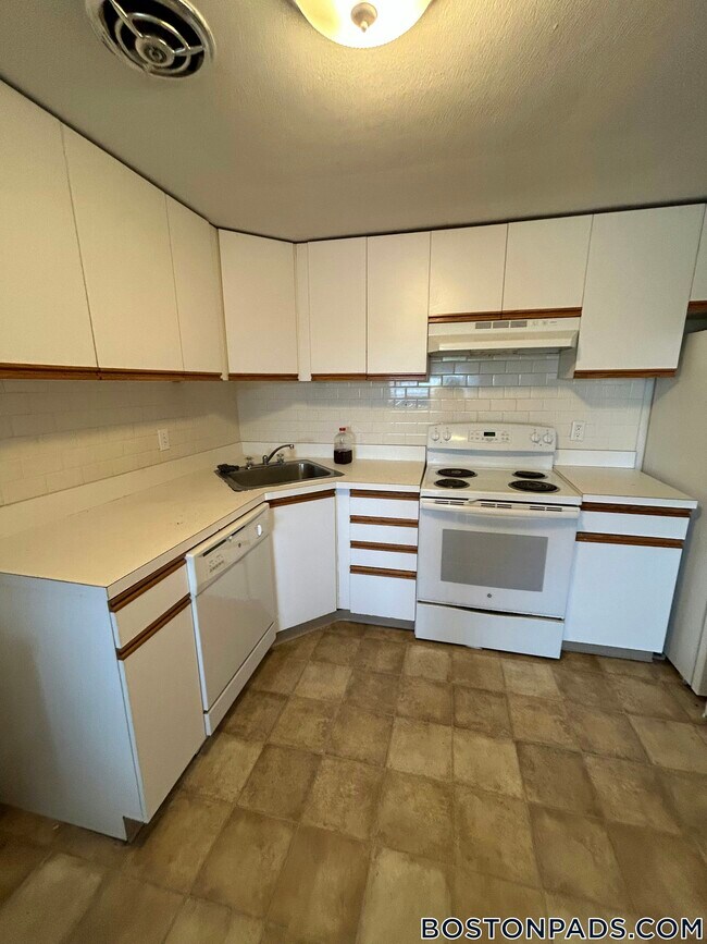 Building Photo - 20 Riverside St