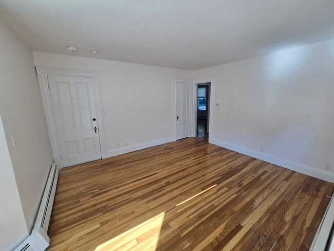 Building Photo - Live in this NEWLY updated 1 bed / 1 bath ...