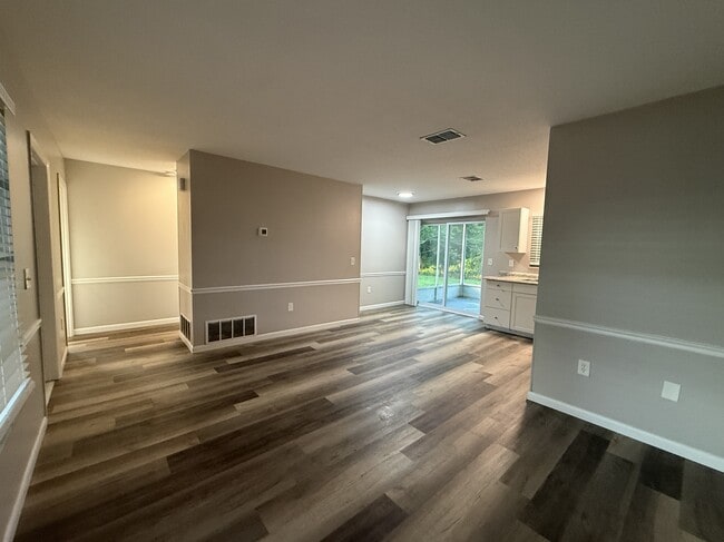 Building Photo - 352 Briarwood Rd