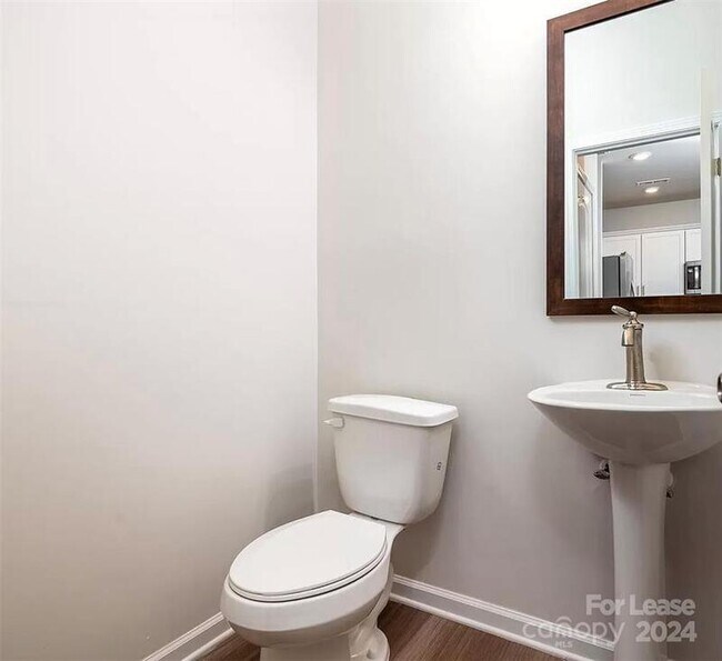 Foto del edificio - 2111 Stevens Mill Rd