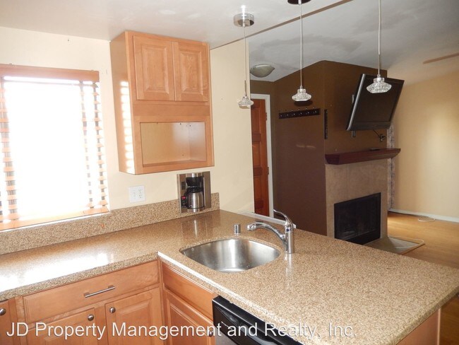 Building Photo - 1 br, 1 bath House - 3765 Boundary St #7