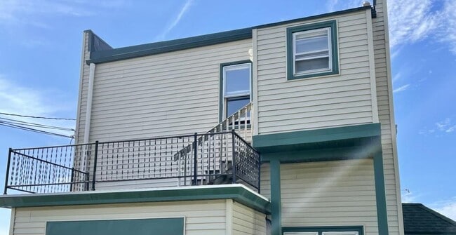 Building Photo - 601 Belknap St
