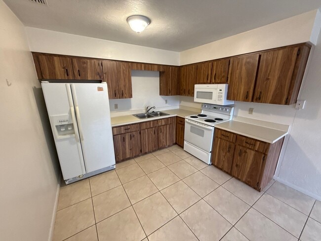 Building Photo - 2535 E Marco Ct