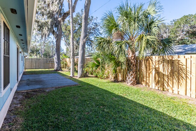 Foto del edificio - 795 Victoria Cir E