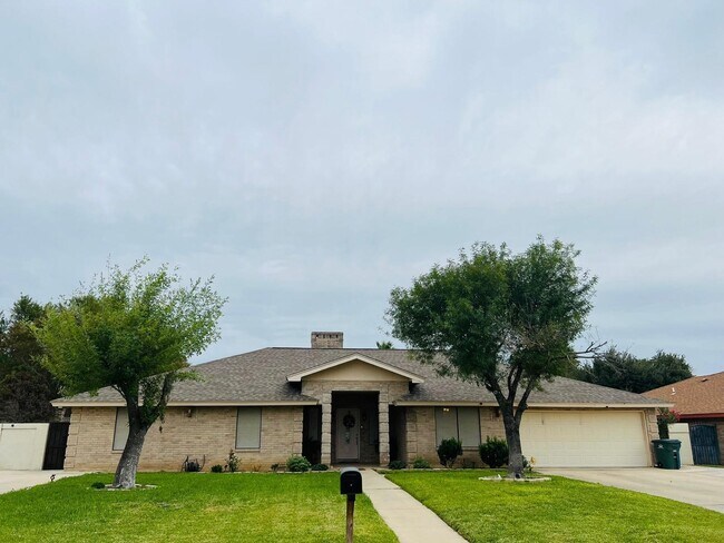 Building Photo - 705 Eaton Ln