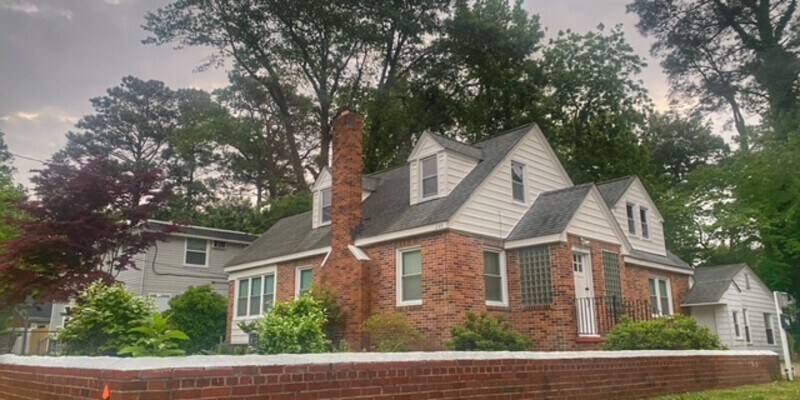 Primary Photo - 239 E Bayview Blvd