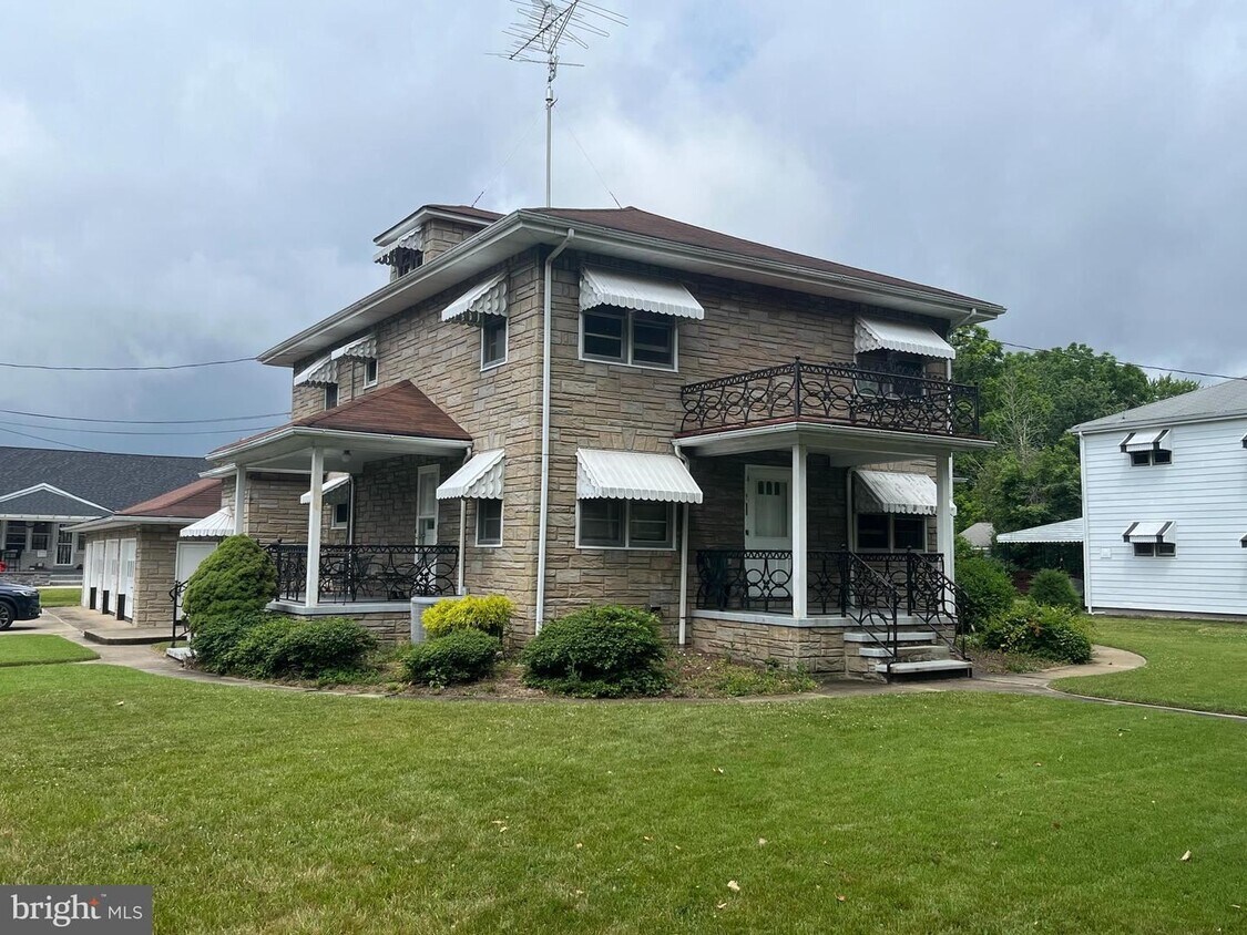 Primary Photo - 1125 Pkwy Ave-