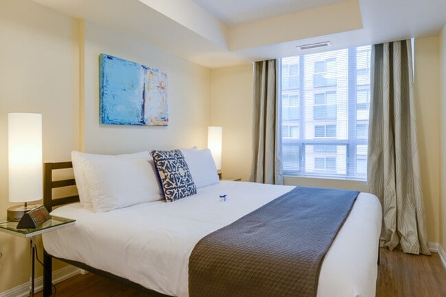 Building Photo - 212A Adelaide St W