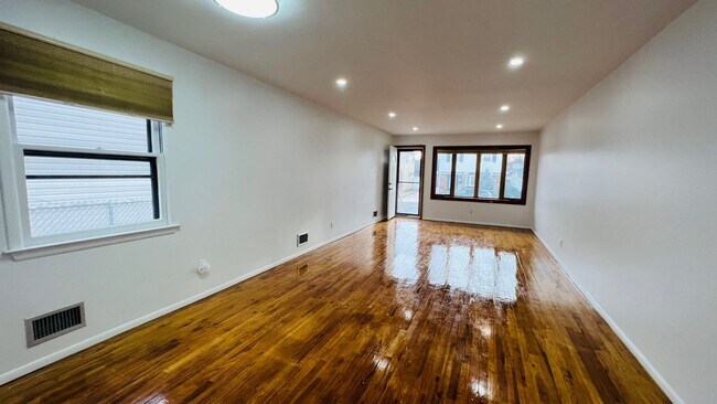 Foto del edificio - 291 Fairbanks Ave