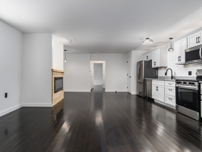 Open floor plan - 130 Temple St
