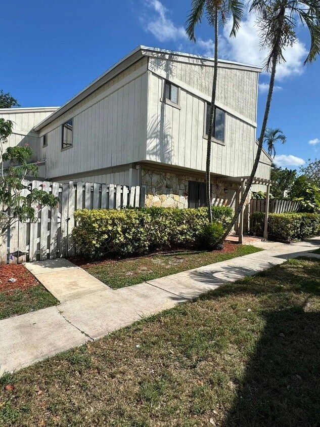 Primary Photo - 11866 Sturbridge Ln
