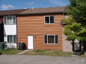Building Photo - 719 Saddle Dr