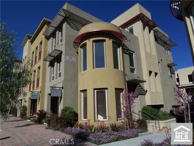 Building Photo - 29 Vantis Dr