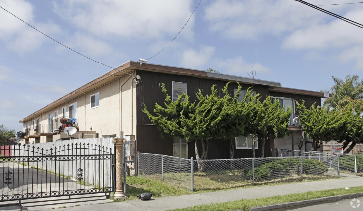 Primary Photo - 1235 94th Ave